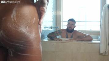 Barbu sodomisé au sauna – Buck Richards & Hunter Triad'